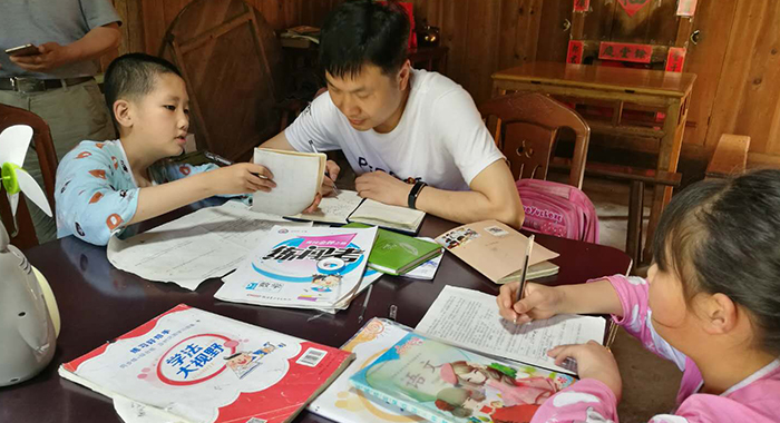 優(yōu)麒麟“陪伴成長(zhǎng)助學(xué)”2018湖南羅溪見(jiàn)面會(huì)