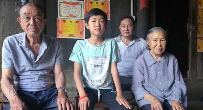 優(yōu)麒麟“陪伴成長(zhǎng)助學(xué)”2018湖南羅溪見(jiàn)面會(huì)